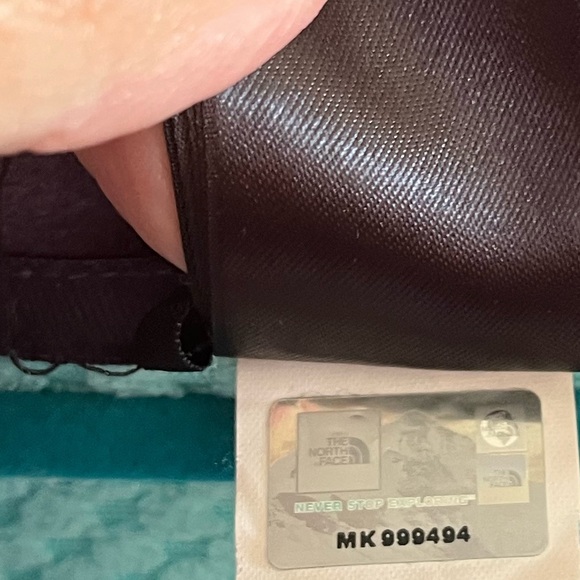 The North Face Women's Teal and Gray All Weather Jacket, zippered pockets Velcro - Picture 11 of 13